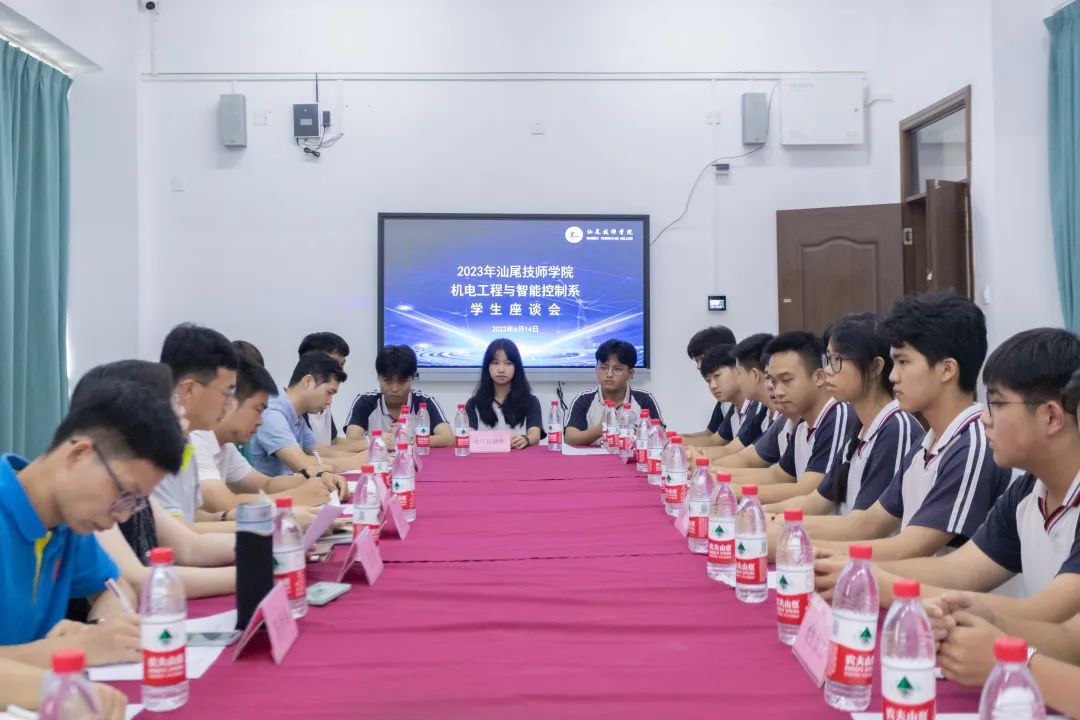 校长赵宝江参加机电工程与智能控制系学生座谈会