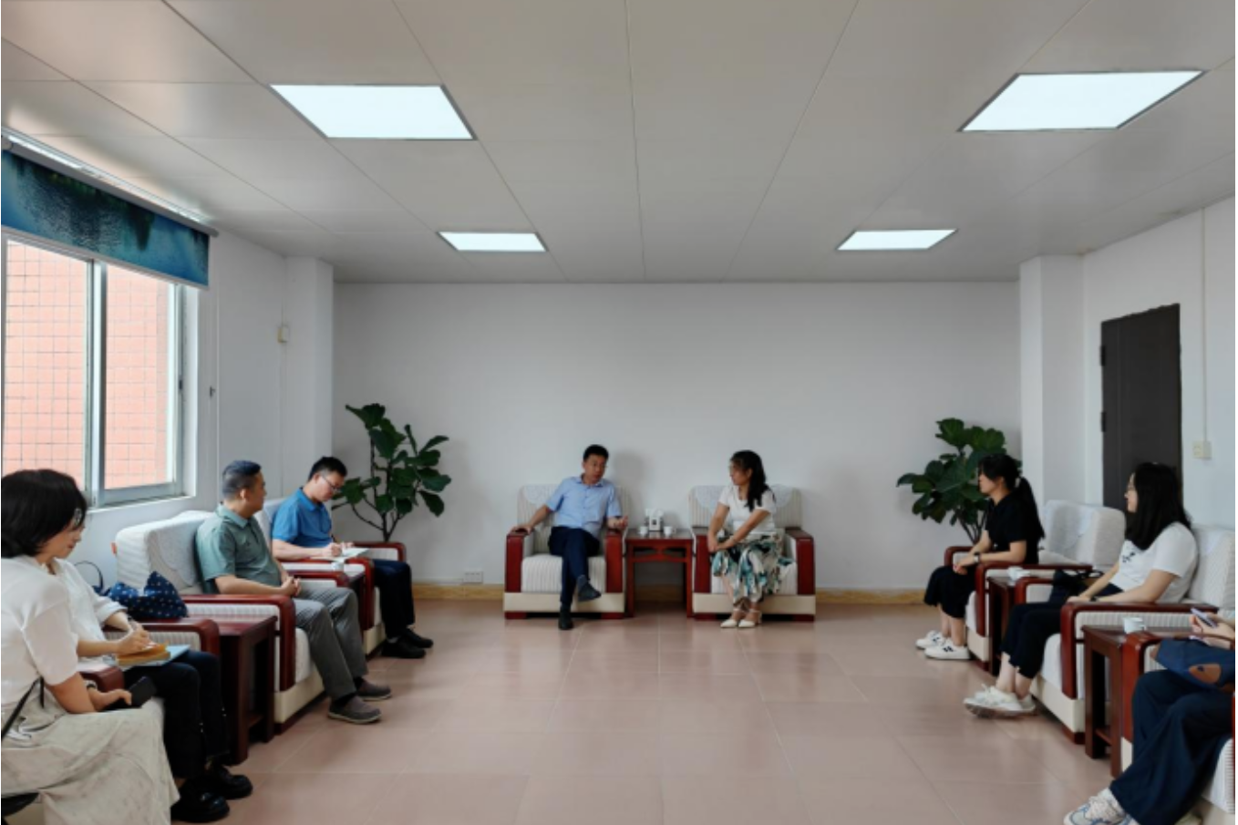 【助力“百千万工程”】汕尾技师学院组织艺术设计团队和电商直播团队赴华侨管理区农业农村和水务局调研