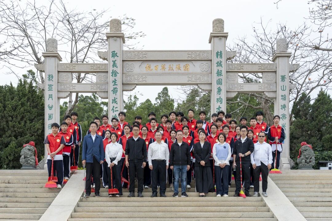 清明追思  浩气长存——汕尾技师学院开展清明祭扫活动