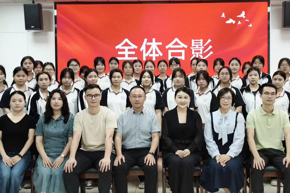 汕尾技师学院美容专业唯莎冠名班奖助金发放暨实习就业基地授牌仪式圆满举行